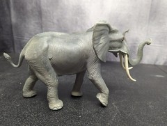 Vintage 1984 Imperial Elephant Lot of 2 12 x 7″ Vinyl Plastic *1 Tusk Broken*