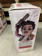 Leatherface The Texas Chainsaw Massacre Mezco MDS Mega Scale 15inch