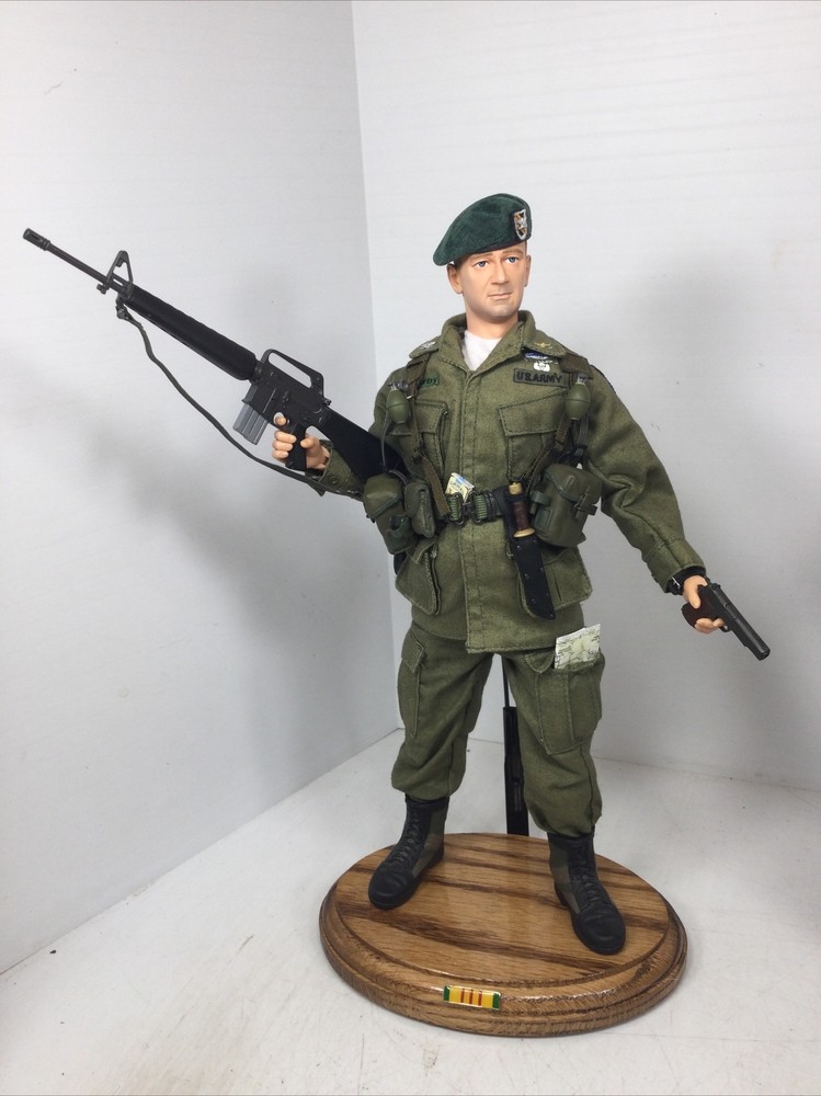 1/6 DRAGON JOHN WAYNE COL. MIKE KIRBY GREEN BERETS VIETNAM MOVIE M-16 COLT 1911