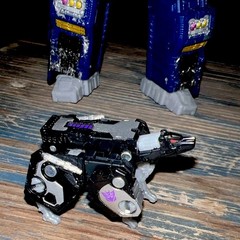 Transformers Siege WFC Soundwave And Ravage Cassette
