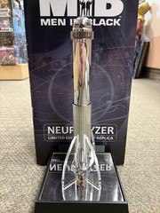 + Factory Entertainment Men In Black MIB Neuralyzer Limited Edition Prop Replica
