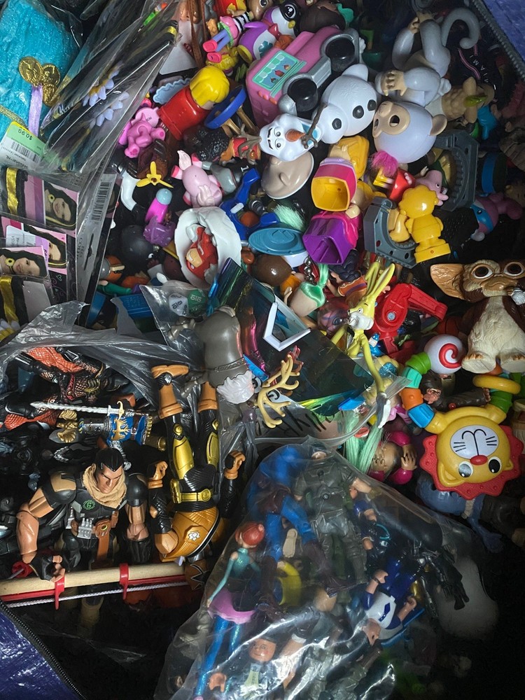 mixed Toys lot Bulk stocking stuffers **read**