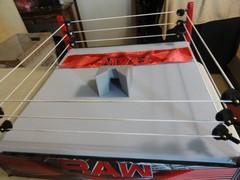MATTEL WWE MONDAY NIGHT RAW WRESTLING RING SEE PICS! 21″ RING EXCELLENT