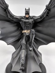 BATMAN BEGINS~BATMAN~’IN FLIGHT’~STATUE~LE 4000~GENTLE GIANT LTD~DC DIRECT~MIB