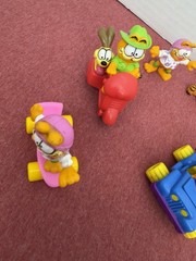 Lot of Vintage 80’s 2″ Tall Garfield Figures PVC with vehicles