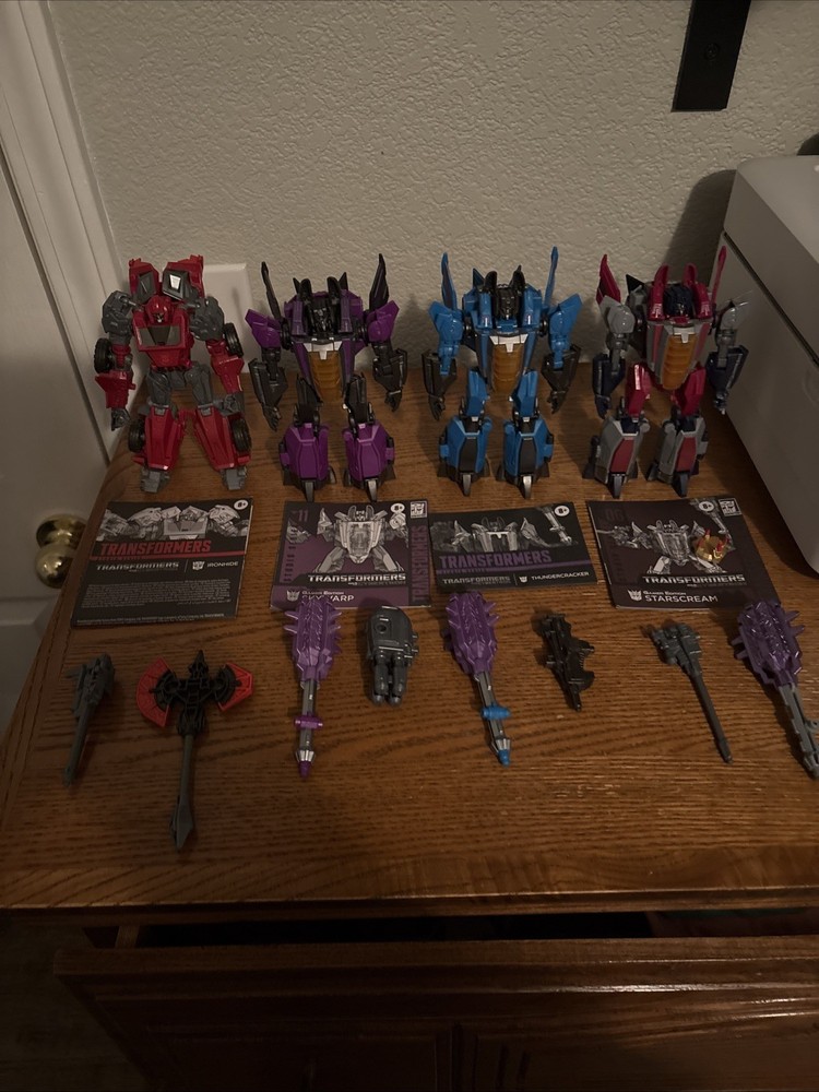 War for Cybertron Gamer Edition Thundercracker, Starscream, Skywarp And Ironhide