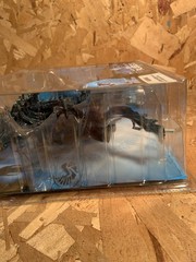 ALIEN VS PREDATOR: ALIEN QUEEN W/ BASE BRAND NEW NO YELLOWING ABSOLUTELY MINT