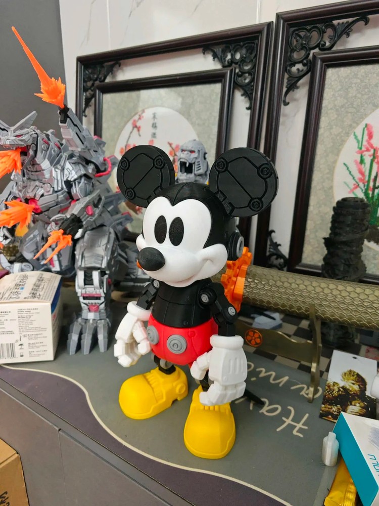 Mechanical Mouse Style Articulated Figure | Rotating Display Model