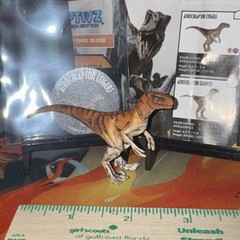 Jurrasic World Captivz Dominion Atrociraptor “Tiger” Mini Dinosaur With Token