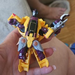 Yellow Purple Robot Action Figure w/ Detachable Arm Accessory, Gray Blue Black