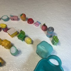 Mini Shopkins lot of 30 mini figures mixed series plus accessories