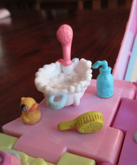LITTLEST PET SHOP TEENIEST TINIEST PUPPIES DOGS POP OPEN MINI COMPACT PLAYSET