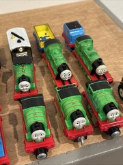 Thomas & Friends Magnetic Metal Die Cast Train Lot Of 75 Engines & Car