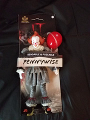 NOBLE COLLECTION BENDYFIGS – STEPHEN KING IT 2 PENNYWISE FIGURE