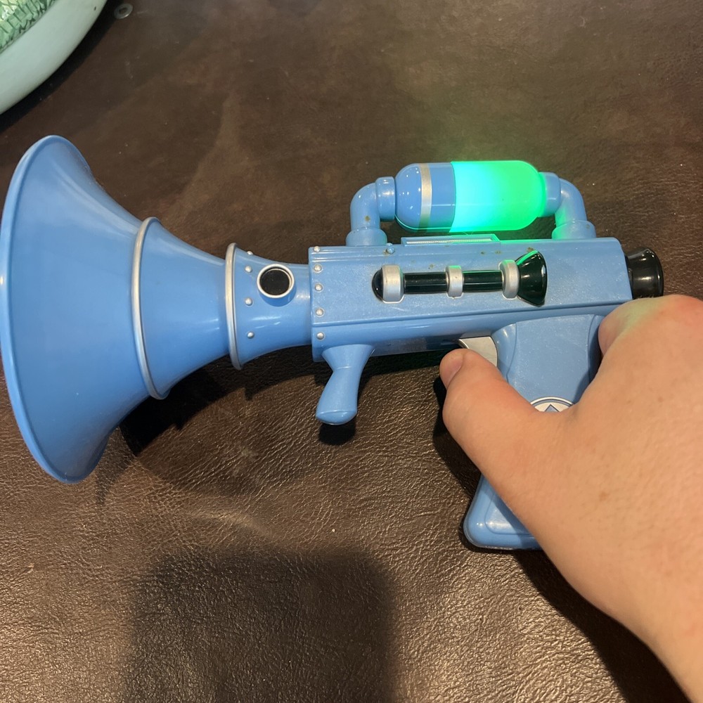 Dispicable Me Minions Fart Blaster Gun Thinkway Toys Lights & Sounds Banana
