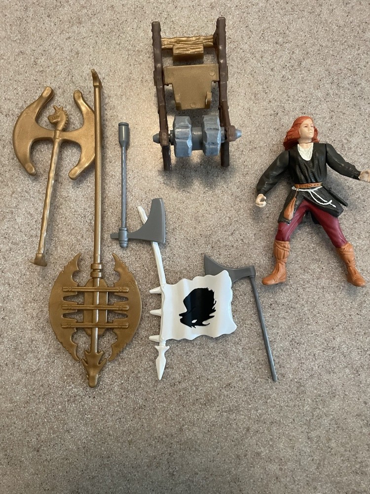 1995 Kenner DragonHeart Kara Action Figure w/ Spear Shooting War Wagon