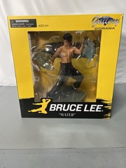 BRUCE LEE “Water” Gallery Diorama PVC statue Diamond Select CIB