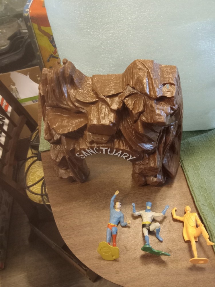 Batman Ideal 1966 Playset Cave And Figures