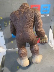 Bigfoot Sasquatch Giant 15.5 Inch Vinyl Yeti Figure 2015 Toys R Us Maidenhead.