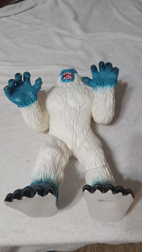 2015 Toys R Us 16” Vinyl Yeti Figure Abominable Snowman Cryptozoology