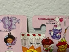 1984 Hasbro Charmkins Violet the Skunk Charm Damaged Card RARE