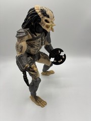 1995 Kenner 20th Century Fox Ultimate Predator 10″ & 10” ALIEN