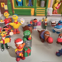 Vintage 1986 Applause Sesame Street PVC Figure Display With 21 Figures. Rare.