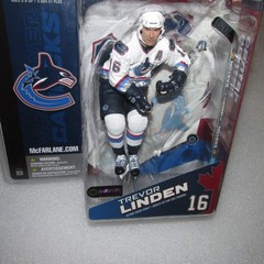 McFarlane 2004 Trevor Linden Vancouver Canucks NHL series 8 (rookie piece)