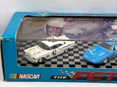 The Petty Racing Family 3 Car Set 19021 HOT WHEELS Collectibles Mattel NEW #2