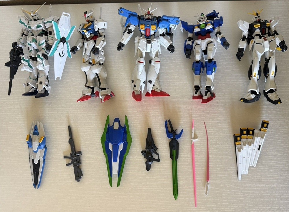Mixed Gundam Model Kit Lot of 5 Assembled Bandai Figures w/ Parts & Accessories