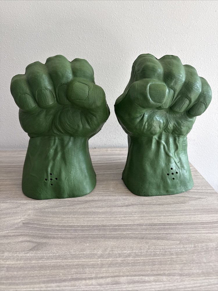 MARVEL INCREDIBLE HULK FOAM SMASH FIST HANDS GLOVES 2003 UNIVERSAL WORKING SOUND