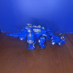 Express Armored Saurus Triceratops DX Deluxe Sound Dinosaur Transforming Robot
