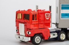 TRANSFORM G1 Reissue Optimus prime Brand New Free Shipping