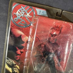 HELLBOY ACTION FIGURE MEZCO 2004 ANUNG UN RAMA FIRE HORNS NEW SLIGHT YELLOW