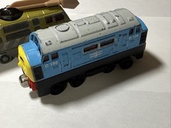 Thomas & Friends Take N Play Die Cast Train Magnetic Engine D199 Diesel 10 Read