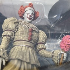 PENNYWISE Movie Maniacs IT Welcome To Derry Figure McFarlane Gold Label Sealed