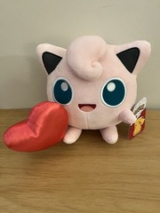 POKEMON Valentine’s Day Plush 7″ JIGGLYPUFF Holding Red Heart – So Cute NWT