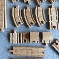 LOT of Vintage Thomas The Train Wooden Railway Tracks 69 Pieces Maron Bridge