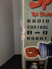 Radio Control B-9 Robot 24″ Tall LOST IN SPACE Trendmasters w BOX No Remote