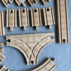 LOT of Vintage Thomas The Train Wooden Railway Tracks 69 Pieces Maron Bridge