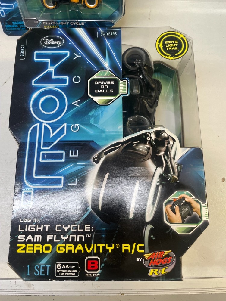 NEW Sealed Disney Tron Legacy Deluxe Light Cycle Sam Flynn NIB Spin Master