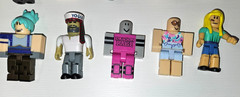 R0BL0X Mixed Figures Lot Of 23 Loose NO CODES