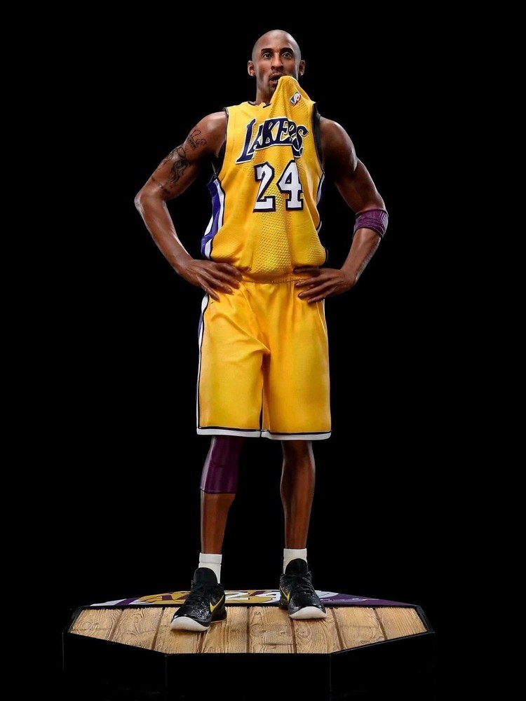 NBA Kobe Bryant Lakers 1/6 scale The iconic Kobe jersey bite statue