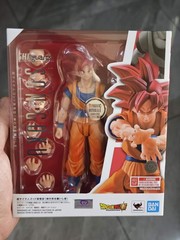 Bandai S.H.Figuarts Dragon Ball Super Saiyan God Son Goku God Aura Action Figure