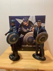 Hot Toys MMS243 Captain America Winter Solder 2 pack