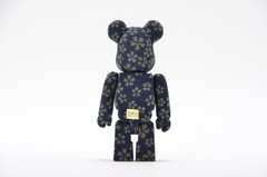 BE@RBRICK Kakinuma Toko Wood‑Kimekomi Indigo‑Sakura 175 mm w/Premium Wrapped Box