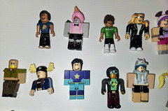 R0BL0X Mixed Figures Lot Of 23 Loose NO CODES