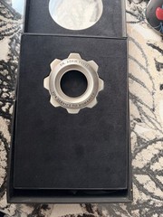 Gears of war 3 Dr. Adam Fenix “For Service to Humanity” Medal in Box