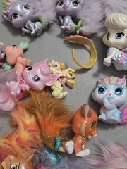 LOT of 32 Disney Princess Palace Pets Furry Tail Glitzy Glitter & Accessories