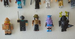 Roblox Lot of 11 Figures Mixed Characters & Mixed Accessories